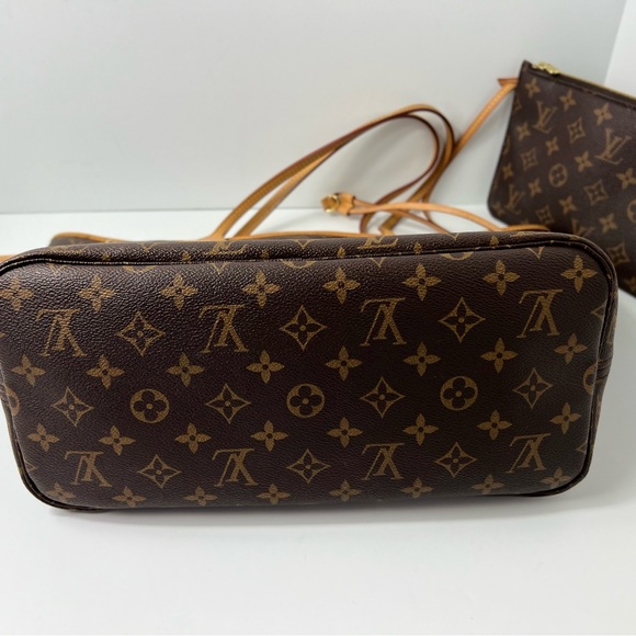 Louis Vuitton Neverfull MM Tote Bag With Pouch - Picture 2 of 16